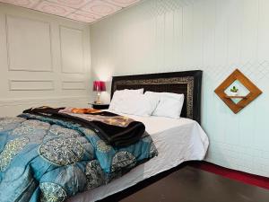 Llit o llits en una habitació de Skardu Lodge