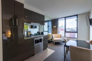Corporate Living Accommodation Hawthorn的厨房或小厨房
