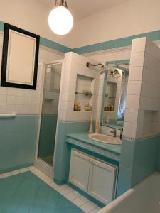 a bathroom with a sink and a mirror at A casa di Mario in Riola