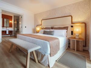 Dreams Madeira Resort Spa & Marina客房内的一张或多张床位