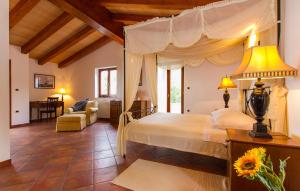 Ένα ή περισσότερα κρεβάτια σε δωμάτιο στο Lovely Home In Koromacno With Wifi