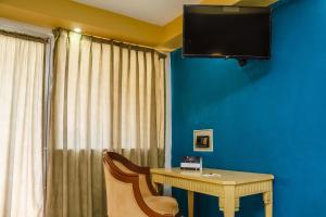 TV a/nebo společenská místnost v ubytování Capital O Hotel Dos Mares, Cabo San Lucas