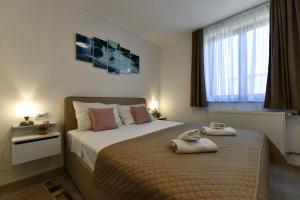 Posteľ alebo postele v izbe v ubytovaní Apartment Mlađen