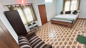 Postel nebo postele na pokoji v ubytování Hillview rooms with WiFi, Parking