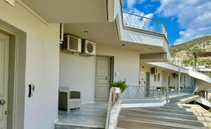 A balcony or terrace at Hotel Apartments Panorama