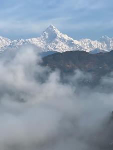 Ein allgemeiner Bergblick oder ein Berglick von des Hotels aus
