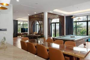 Gallery image of Chuỗi Villa FLC 5 NGỦ 9-48 - bể bơi riêng - trung tâm Hạ Long in Ha Long +9 photos