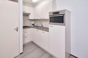 Kuchyň nebo kuchyňský kout v ubytování De Pelikaan Texel Appartementen