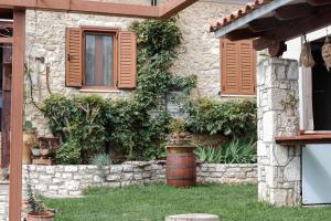 a building with a barrel in front of it at Villa Eva's in Himare