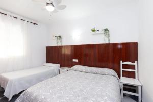 Postel nebo postele na pokoji v ubytování Hostal Restaurante La Giralda