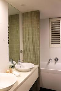 Koupelna v ubytování Beautiful SYD Central 3Bedrooms Home with free Parking