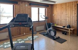 a room with a gym with a treadmill and a bench at Awesome Apartment In Rauland in Rauland