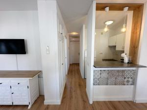 Kuchyň nebo kuchyňský kout v ubytování AH RENTALS Acualandia Apartamento