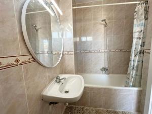Koupelna v ubytování AH RENTALS Acualandia Apartamento