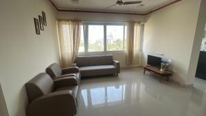 Zona d'estar a Luna Spaces -Bella Vista Near International airport IIT powaii