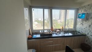 Cuina o zona de cuina de Luna Spaces -Bella Vista Near International airport IIT powaii