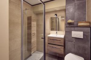 Koupelna v ubytování De Pelikaan Texel Appartementen + 28 fotografií