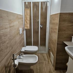 a bathroom with a toilet and a sink and a shower at a 2 passi dal lago in Oliveto Lario