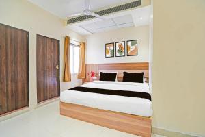 Ένα ή περισσότερα κρεβάτια σε δωμάτιο στο Super Hotel O Kalpi Road Formerly Hotel Gajanand +22 φωτογραφίες