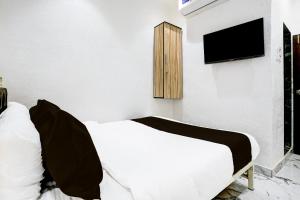 Sjónvarps- og/eða afþreyingartæki á Super Hotel O Khar East Near Railway Station