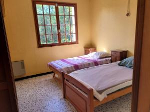 two twin beds in a room with a window at CASA DI SIGNARE in Ventiseri