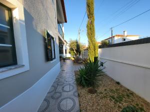 Το κτήριο όπου στεγάζεται  η παραθεριστική κατοικία