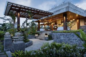 Κήπος έξω από το Alas Harum Villas by Inara