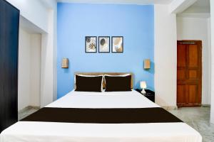 Ένα ή περισσότερα κρεβάτια σε δωμάτιο στο Hotel O Anandapur Near Annapurna Garden