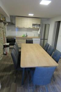 a conference room with a wooden table and chairs at Renoviertes Ferienhaus In Baska Mit Terrasse in Baška +32 photos