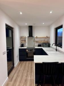 Dapur atau dapur kecil di The Byre, Summerhill Farm Stays