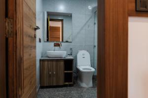Bilik mandi di Raku Guest house