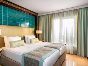Postel nebo postele na pokoji v ubytování Rixos Premium Bodrum