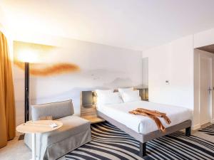 Кровать или кровати в номере Novotel Megève Mont-Blanc +37 фотографий