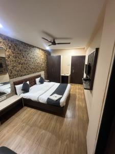 Postel nebo postele na pokoji v ubytování Prashant Hotel