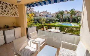 Φωτογραφία από το άλμπουμ του Luxury Bajo frente a la piscina ALBERT VILLAS σε Alcossebre