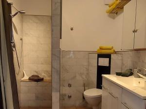 Bilik mandi di Ferienwohnung Reinsch