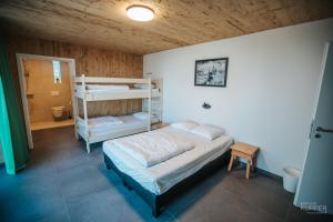a bedroom with two bunk beds and a bathroom at Le Noir Flohay 30 pers - Malmedy, vue, wellness in Malmedy