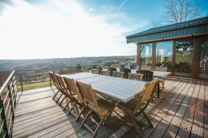 a wooden deck with a table and chairs at Le Noir Flohay 30 pers - Malmedy, vue, wellness in Malmedy