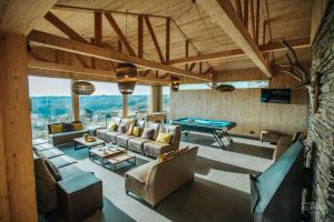 a living room with couches and a pool table at Le Noir Flohay 30 pers - Malmedy, vue, wellness in Malmedy
