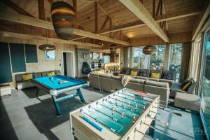 a living room with a pool table and couches at Le Noir Flohay 30 pers - Malmedy, vue, wellness in Malmedy