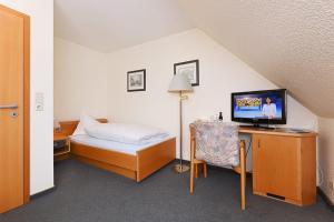 Postel nebo postele na pokoji v ubytování Hotel garni Poggenstool