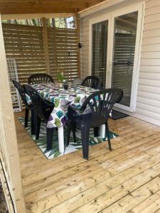 a black table and chairs on a patio at Au petit paradis in Camiers