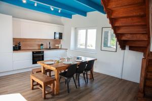 Η κουζίνα ή μικρή κουζίνα στο Nice house with south-facing terrace +10 φωτογραφίες