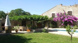 an external view of a house with a pool and an umbrella at Charmante 3 Villa La Milouyette in Peyriac-Minervois