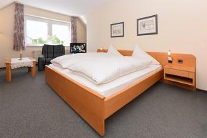 Postel nebo postele na pokoji v ubytování Hotel garni Poggenstool