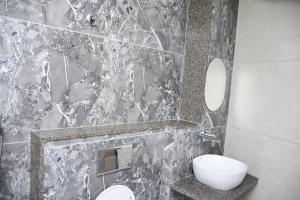 Koupelna v ubytování Hotel Morvi Nandan