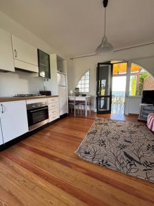 Kuchyň nebo kuchyňský kout v ubytování FIORDO 448 + 25 fotografií