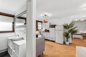 Billede fra billedgalleriet på CREW BEDS - APARTMENT in Gifhorn - For 4 People - 50m2, 1x Bedroom, 4x Single Bed, Free Coffee, WiFi & Parking - 24h CHECK IN #GF01 i Gifhorn