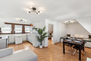 Billede fra billedgalleriet på CREW BEDS - APARTMENT in Gifhorn - For 4 People - 50m2, 1x Bedroom, 4x Single Bed, Free Coffee, WiFi & Parking - 24h CHECK IN #GF01 i Gifhorn