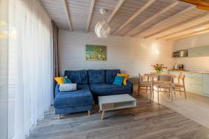 シャノジェンティにあるFLAUTA Całoroczne domki z prywatną balią, sauną i jacuzziのギャラリーの写真